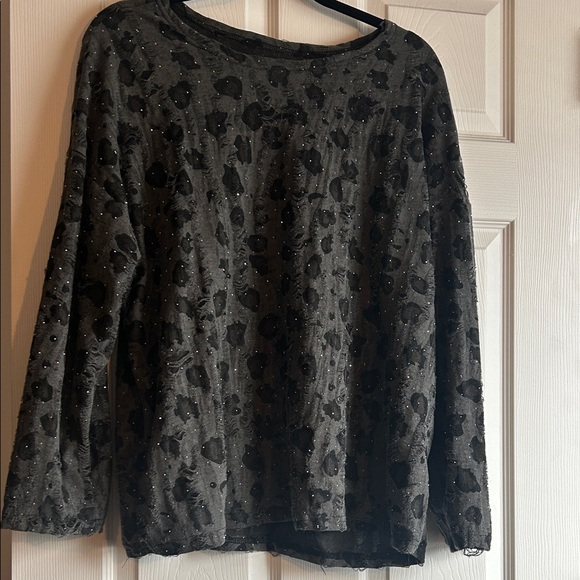 Tops - Black Patterned Long Sleeve Top